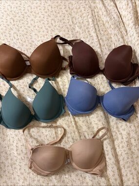 Bundle of Victoria’s Secret bras